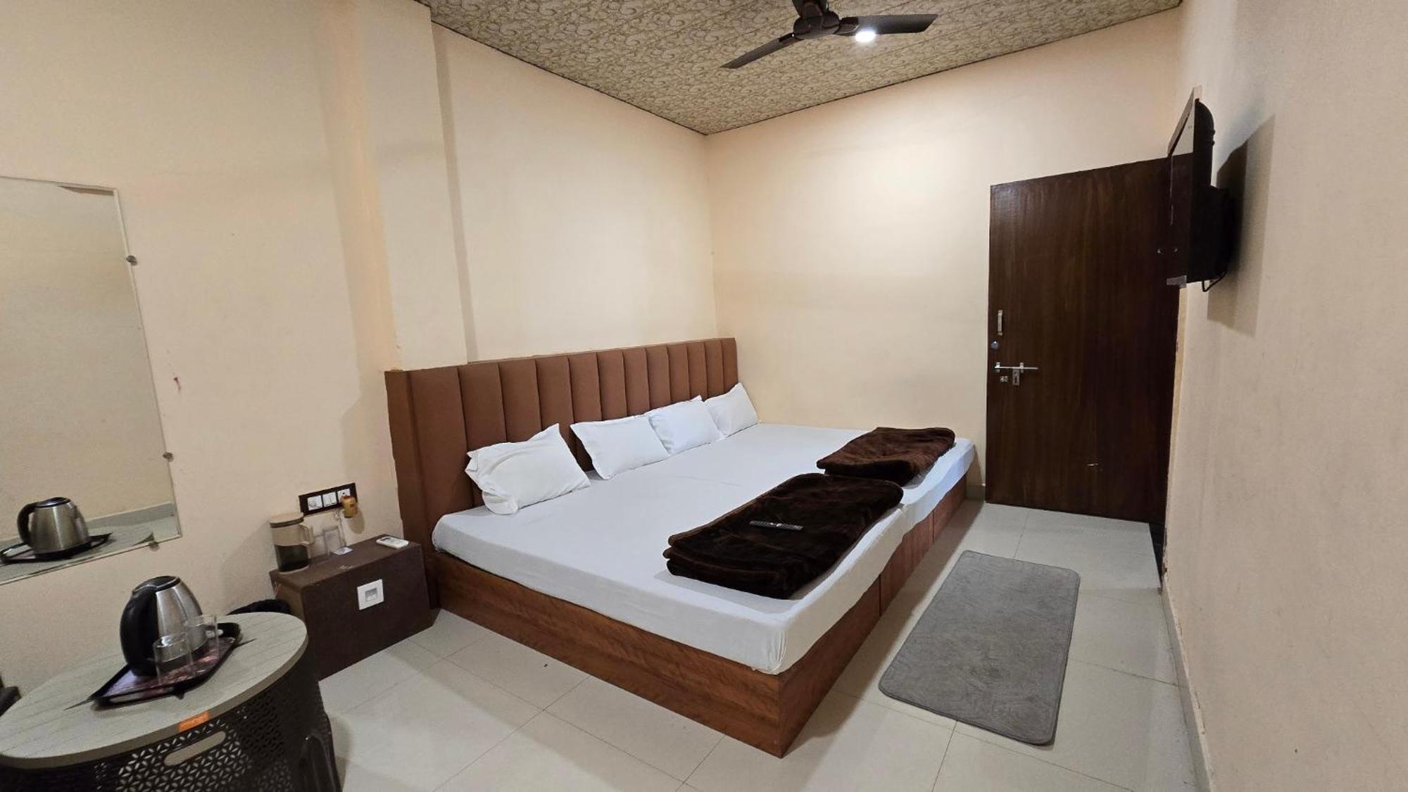 Hotel Maheshwari Green'S Ujjain Exterior foto